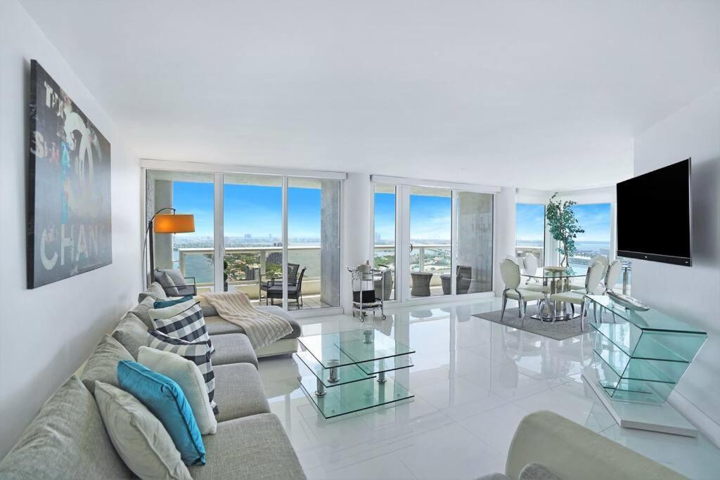 Spectacular! Penthouse With Direct Water Views! Miami