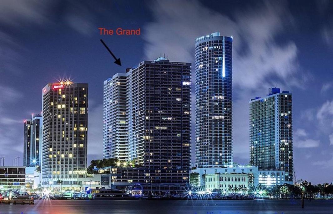 Spectacular! Penthouse With Direct Water Views! Apartment *